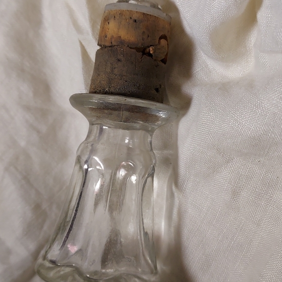 Vintage Glass Liquor Bottle Decanter Faceted Sides - Picture 5 of 8